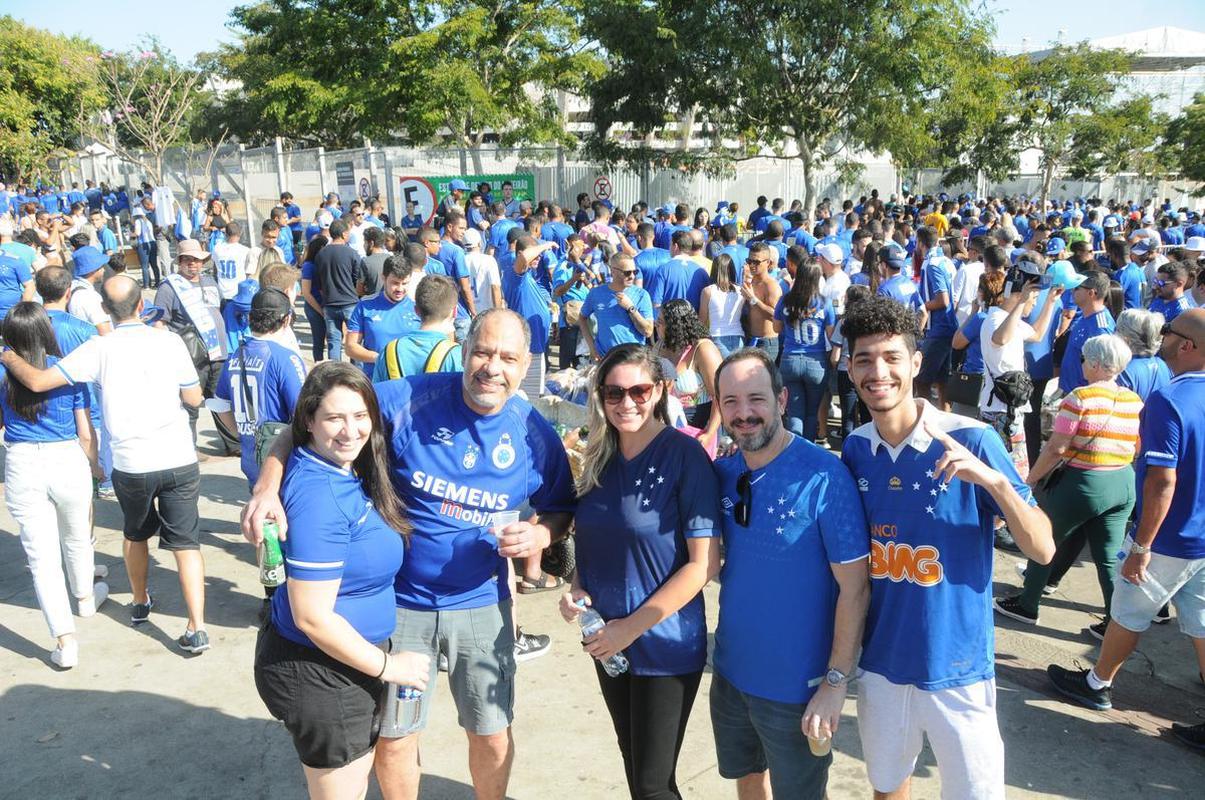 Cruzeiro x Bahia: fotos da torcida da Raposa no Mineiro