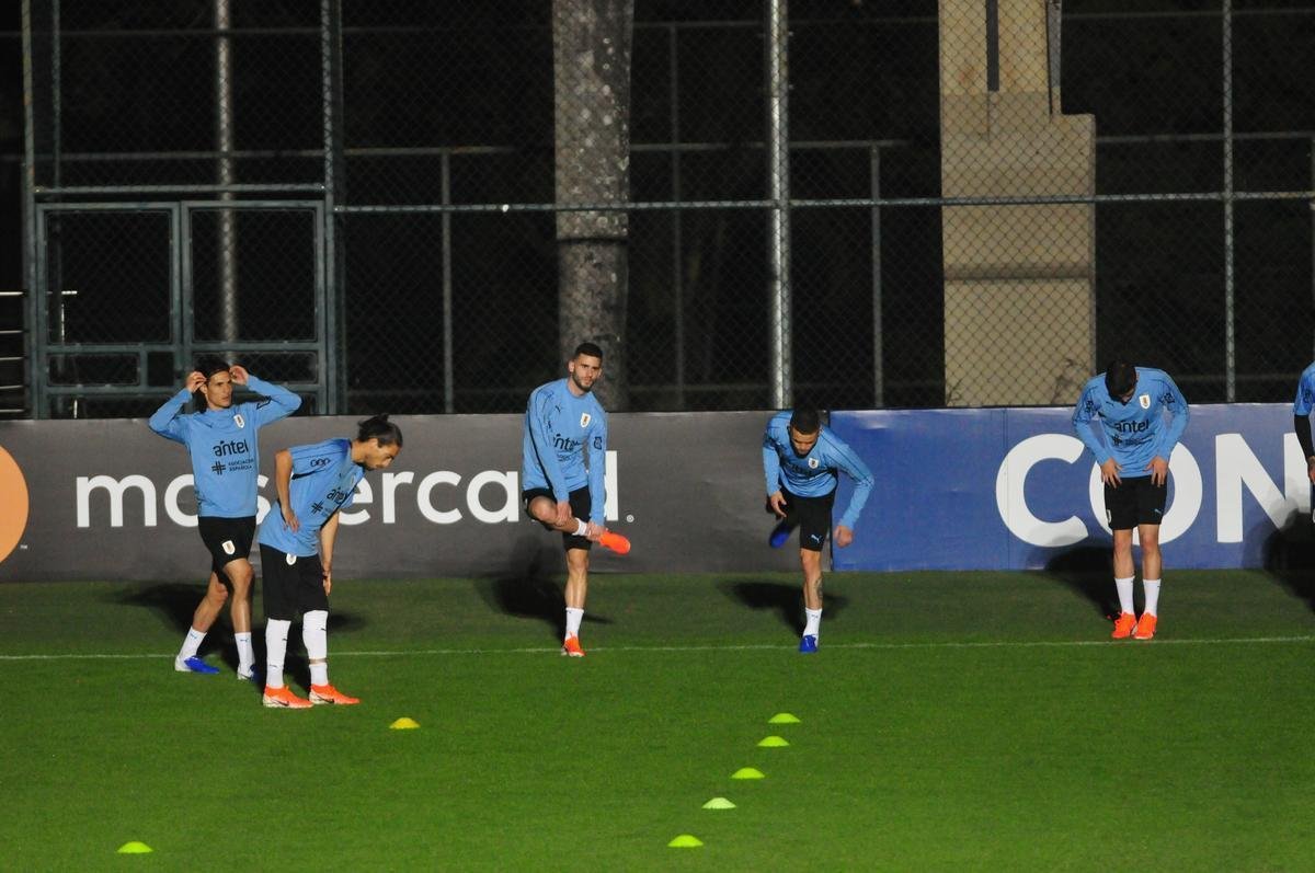 Imagens do primeiro treino da Seleo Uruguaia no Sesc Venda Nova, em Belo Horizonte