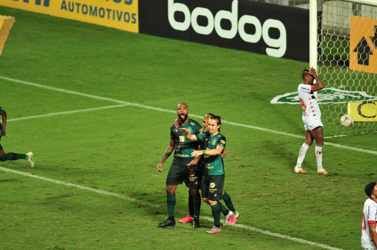 Amrica e Botafogo-SP se enfrentaram no Independncia, pela 35 rodada da Srie B