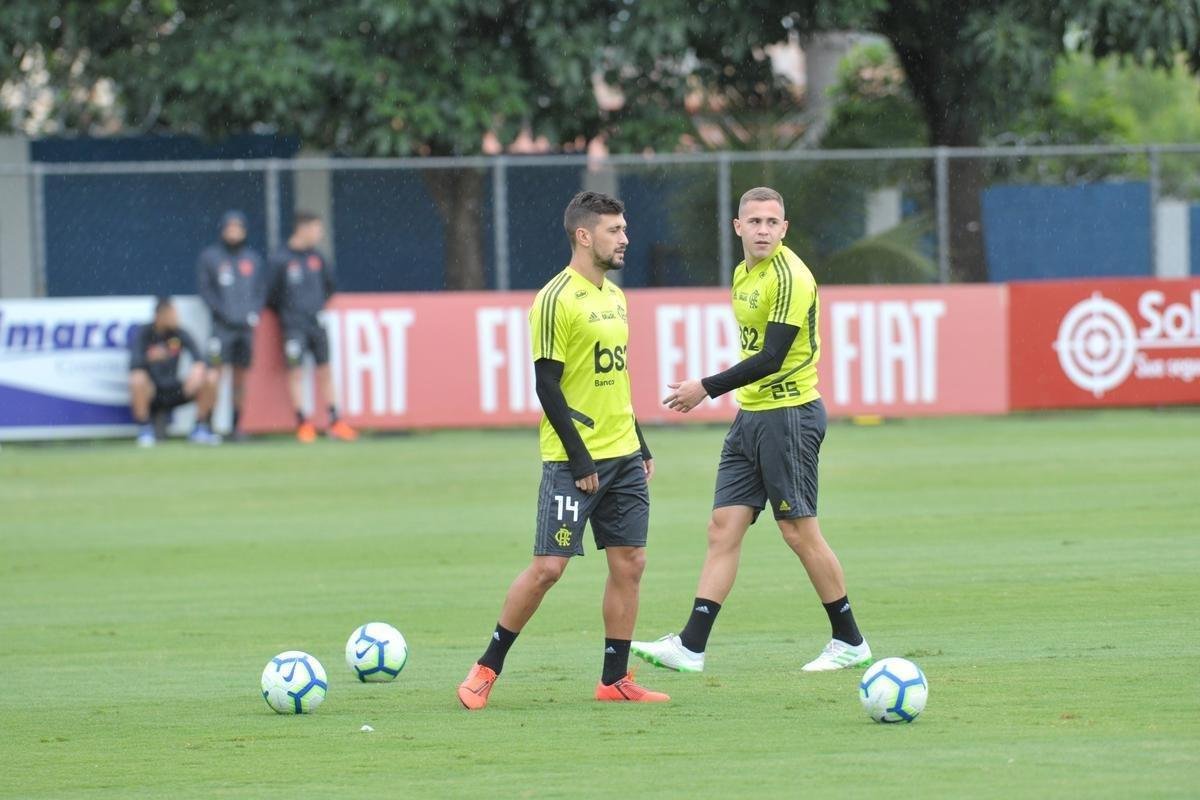 Para treino do Flamengo, Arrascaeta retornou  Toca da Raposa II pela primeira vez aps deixar o Cruzeiro