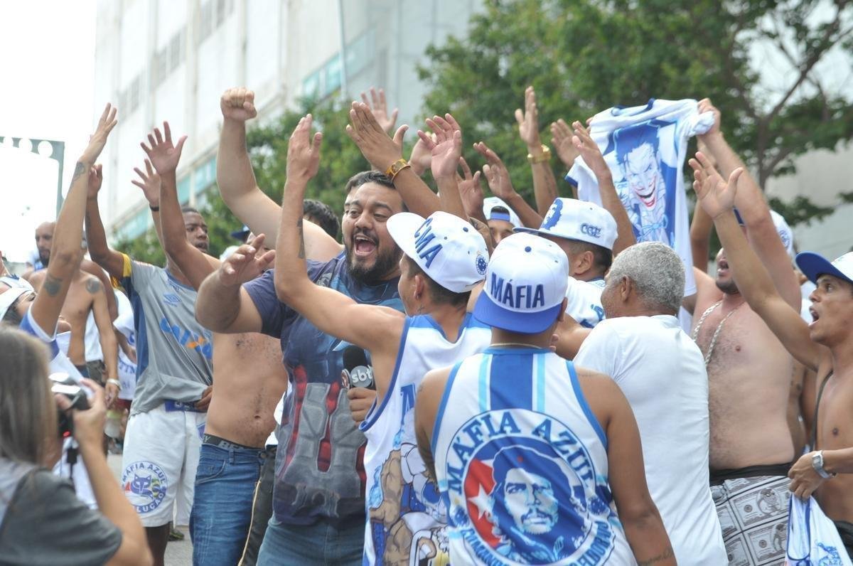 Imagens das torcidas de Amrica e Cruzeiro no clssico deste domingo, no Independncia, pela partida de ida da semifinal do Campeonato Mineiro