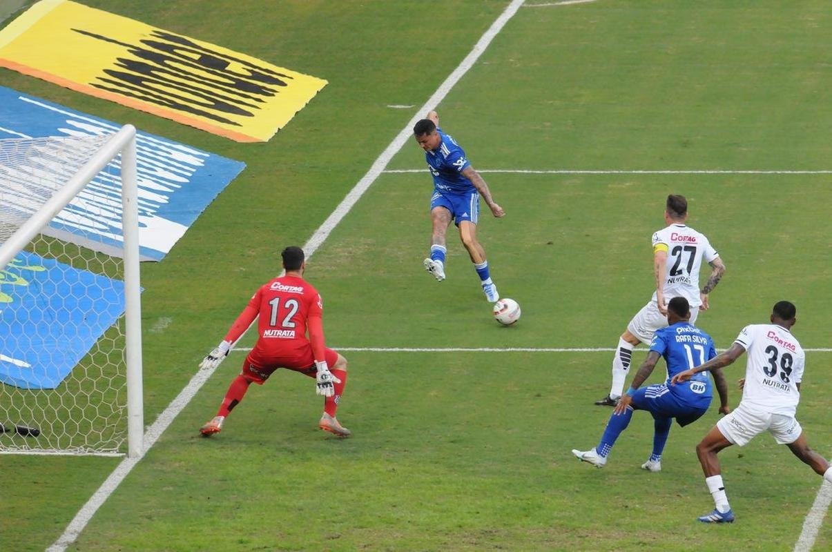 Fotos do jogo entre Cruzeiro e Ponte Preta, no Mineiro, em Belo Horizonte, pela 13 rodada da Srie B do Brasileiro