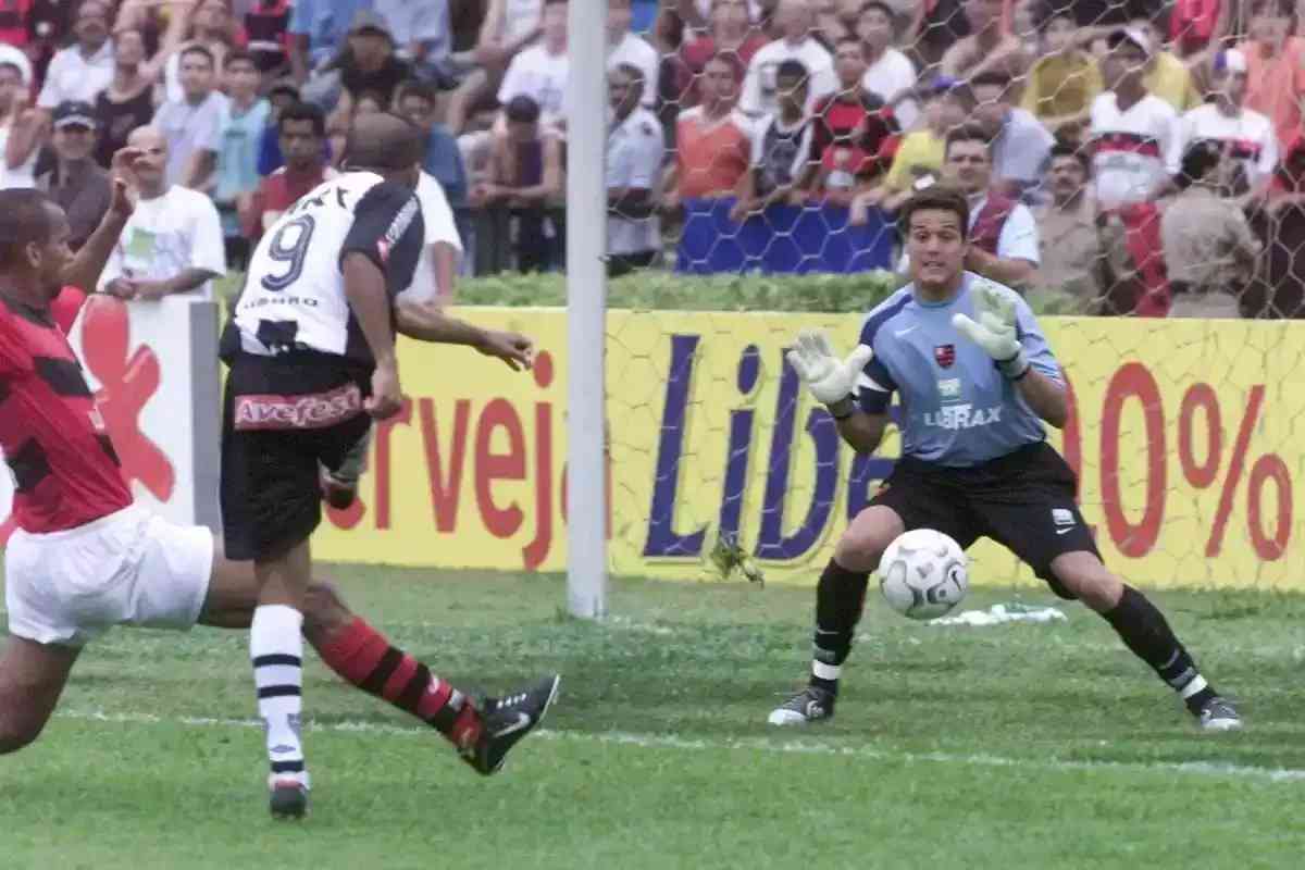 Lutando contra o rebaixamento, o Atltico recebeu o Flamengo no Ipatingo no Brasileiro de 2004 e goleou o rival por 6 a 1. A situao ficou tranquila para o Galo logo no comeo, quando o zagueiro Jnior Baiano foi expulso por cometer falta em Mrcio Mexerica. Na cobrana, Z Antnio abriu o placar. Mexerica, Renato, Wagner e Alex Mineiro (duas vezes) fecharam os gols do Galo. Jean marcou pelo rubro-negro