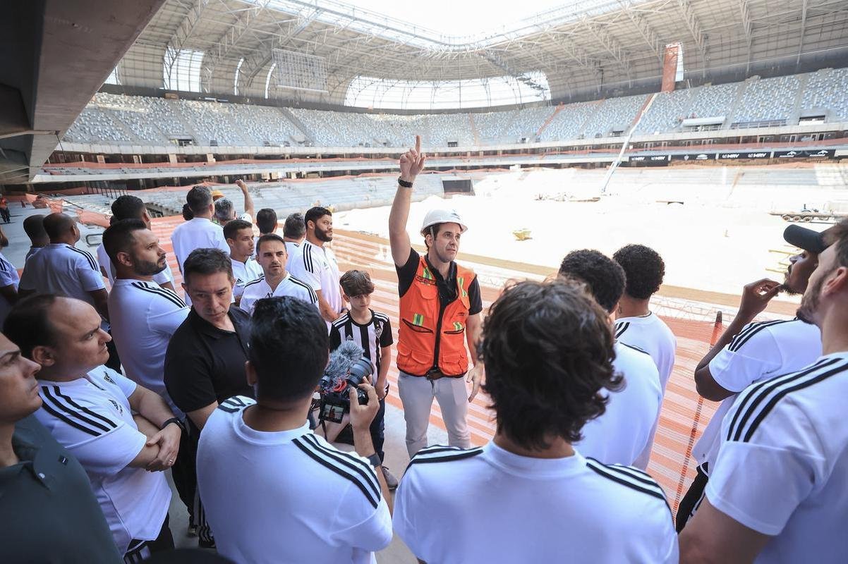 Na manh deste sbado (24/9), jogadores, comisso tcnica e diretoria do Atltico visitaram as obras da Arena MRV, futura casa do Galo.