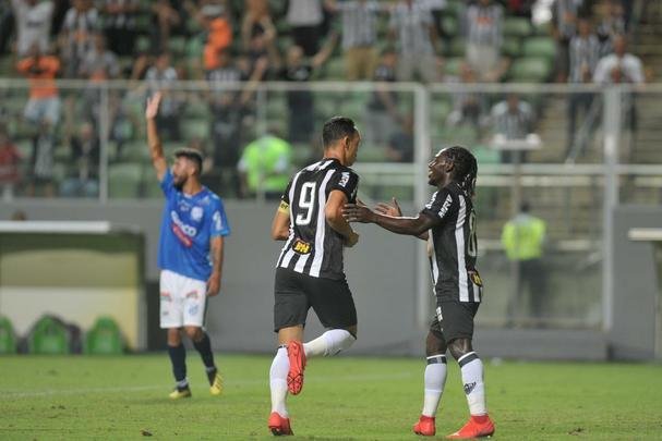 Veja fotos do jogo Atltico x URT