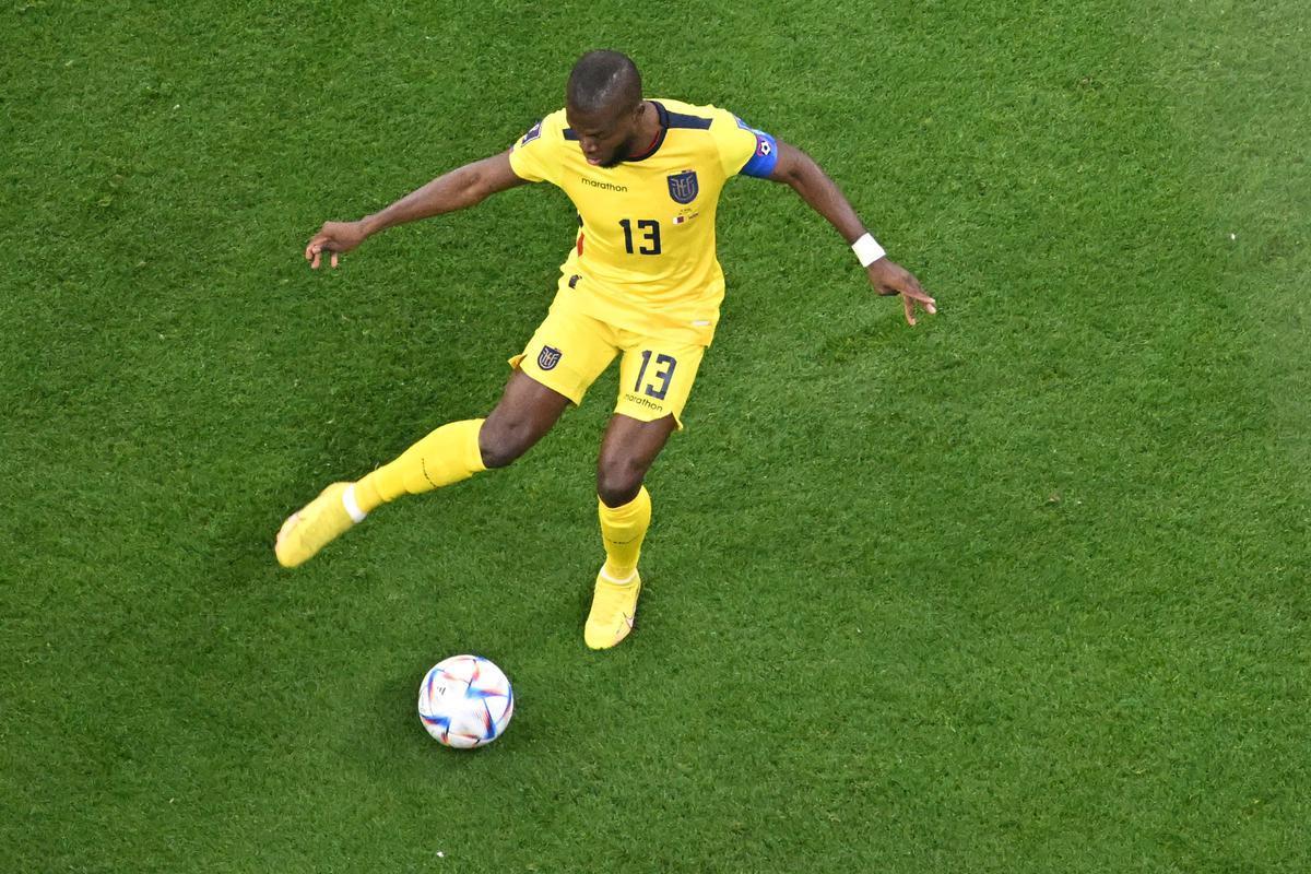 Depois de ter um gol anulado pelo VAR, Enner Valencia marcou duas vezes para o Equador sobre o Catar: um de pnalti e um de chute de mdia distncia