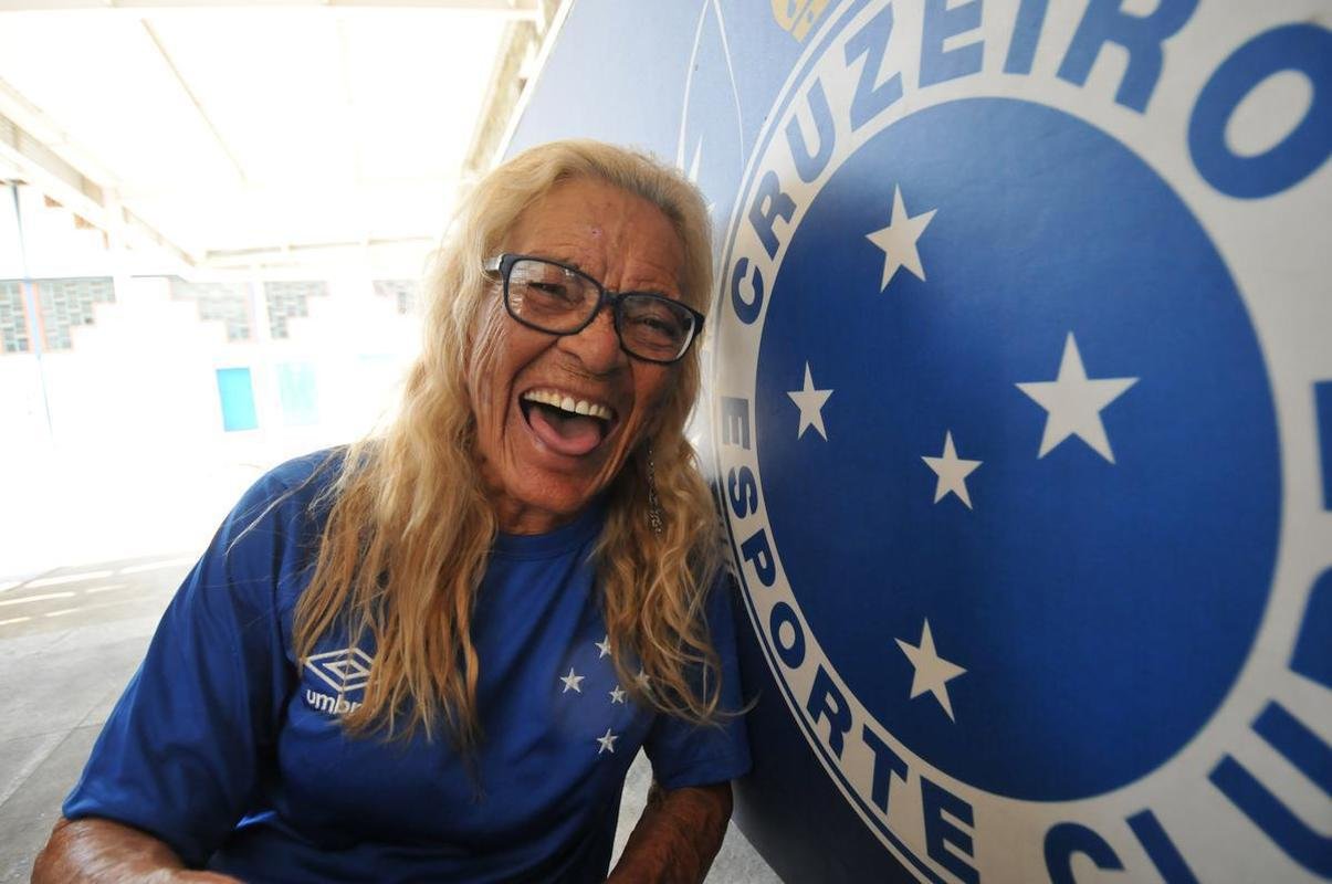 Salom, torcedora icnica do Cruzeiro, morreu nesta tera-feira