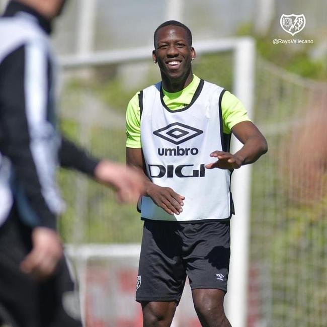 Luis Advncula - O lateral-direito da Seleo Peruana defende as cores do Rayo Vallecano-ESP. O Boca deve ir atrs do jogador caso a equipe no consiga o acesso  elite do futebol espanhol.