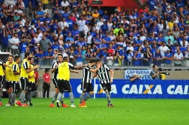 Imagens do jogo entre Cruzeiro e Botafogo no Mineiro