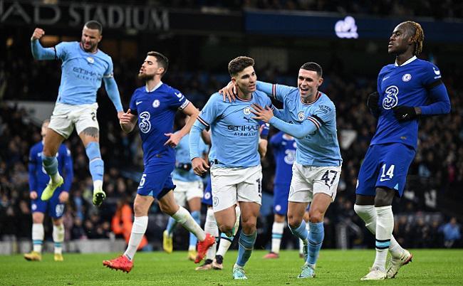 Manchester City poupou a maioria do seu time titular, mas viu a segunda unidade chamar a responsabilidade contra o Chelsea