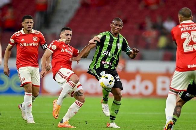 Fotos do duelo entre Internacional e Amrica, no Beira-Rio, em Porto Alegre, pela 16 rodada da Srie A do Campeonato Brasileiro.