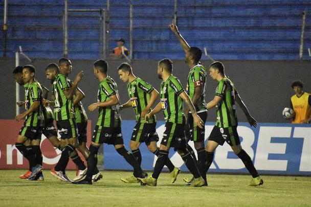 América vence Londrina fora de casa e mantém sonho do acesso