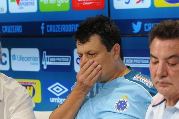 Fotos da apresentao de Adilson Batista como novo tcnico do Cruzeiro. Tcnico teve reunio com jogadores na Toca da Raposa II, falou com a imprensa e depois comandou seu primeiro treino