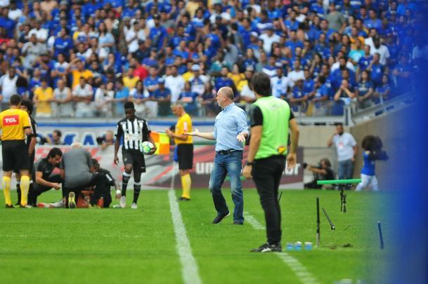 Equipes se enfrentaram no Mineiro, na tarde deste domingo, pela 25 rodada da Srie A