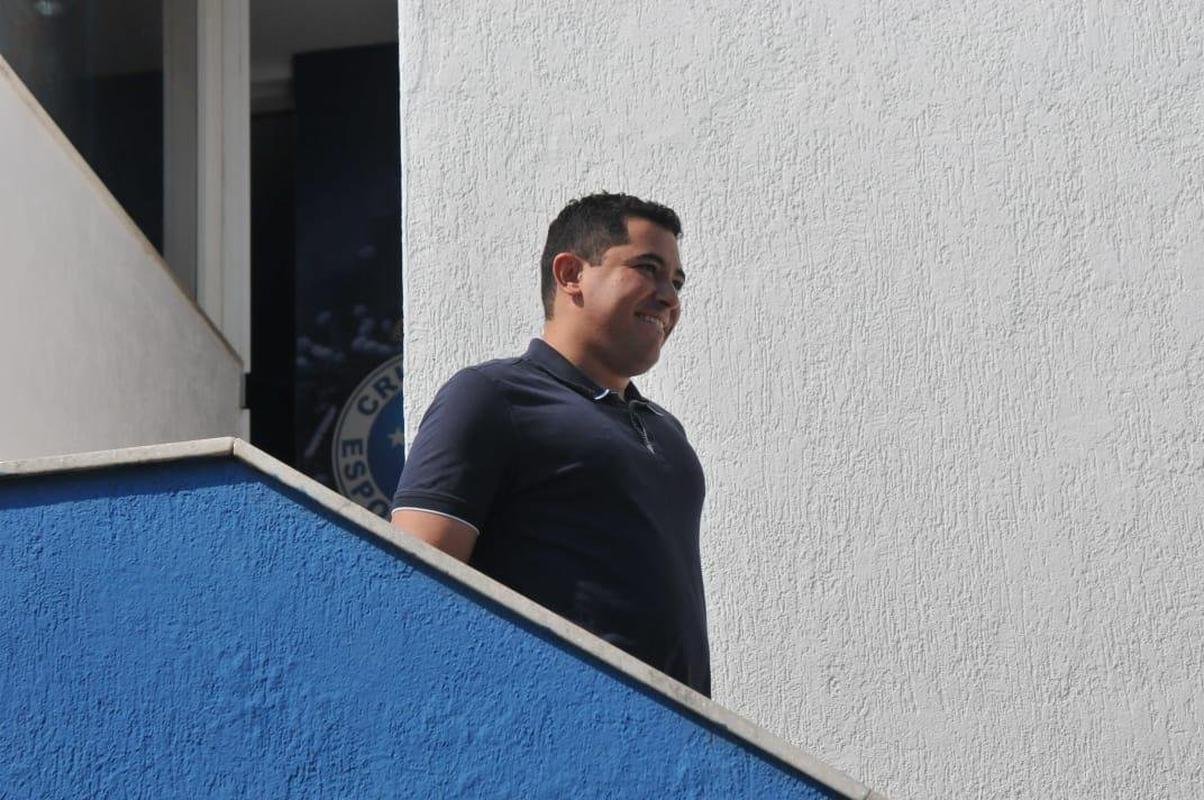 Dia movimentado na Toca: coletiva de Pezzolano, retorno da imprensa ao CT e treino em campo