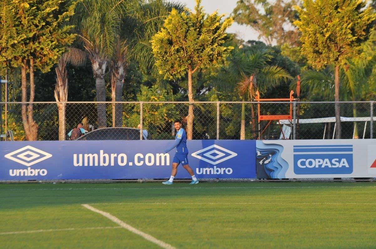 Cruzeiro iniciou sua intertemporada nesta segunda-feira na Toca da Raposa II. Tcnico Mano Menezes contou com elenco completo. Grupo agora comea preparao para decises com Atltico na Copa do Brasil, River Plate na Copa Libertadores e 29 rodadas restantes do Campeonato Brasileiro