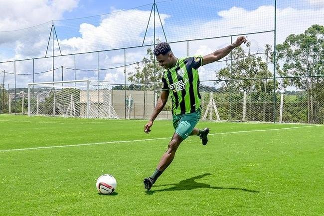 Zagueiro Wanderson  apresentado como reforo do Amrica