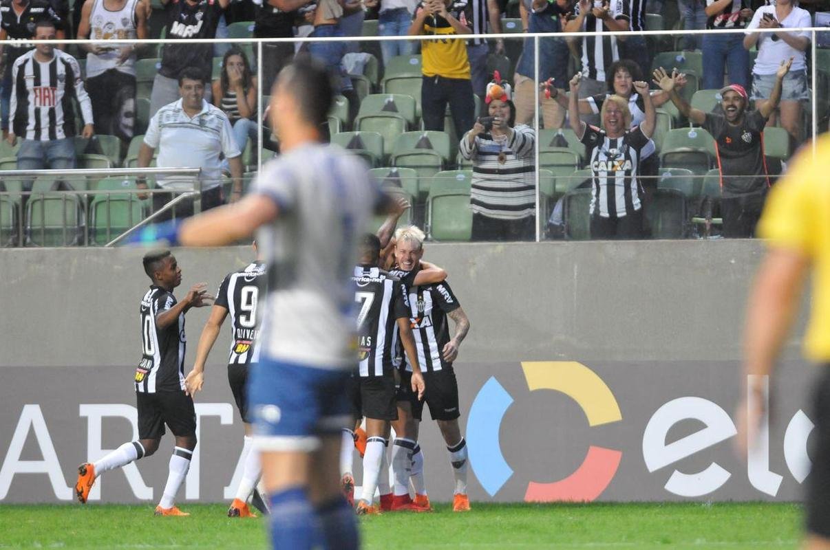 19/05/2018 - Atltico 1 x 0 Cruzeiro (Campeonato Brasileiro) - Lder do Campeonato Brasileiro quela altura, o Atltico contou com a expulso de Mancuello e gol do artilheiro Rger Guedes para vencer o clssico por 1 a 0.