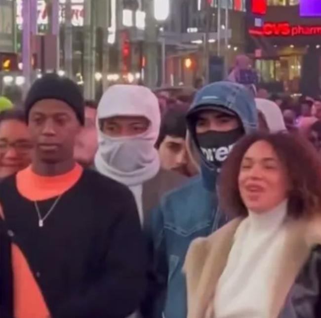 Jogadores foram flagrados disfarçados em Nova York