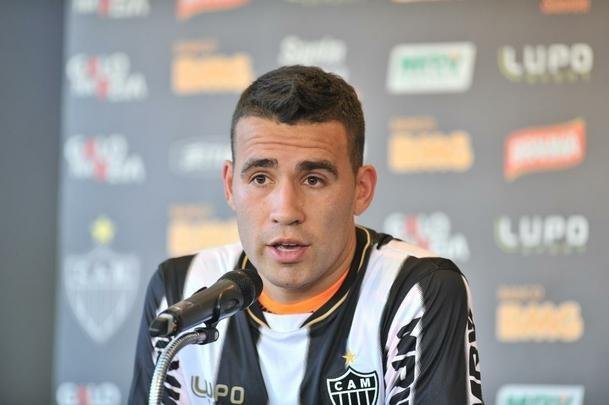 Otamendi - argentino chegou ao Atlético em fevereiro de 2014, emprestado pelo Valencia-ESP até o meio daquele ano. Devido a sua raça, ele se tornou o xodó da torcida rapidamente. O zagueiro se despediu do Galo em maio, deixando saudades nos torcedores. 'Otamito' atuou apenas em 19 jogos e marcou um gol.