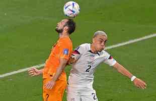 Lances do jogo entre Holanda e Estados Unidos pelas oitavas de final da Copa do Mundo.