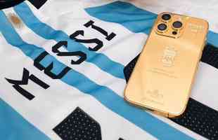 Fotos dos Iphones banhados a ouro que Messi comprou para os companheiros de Argentina