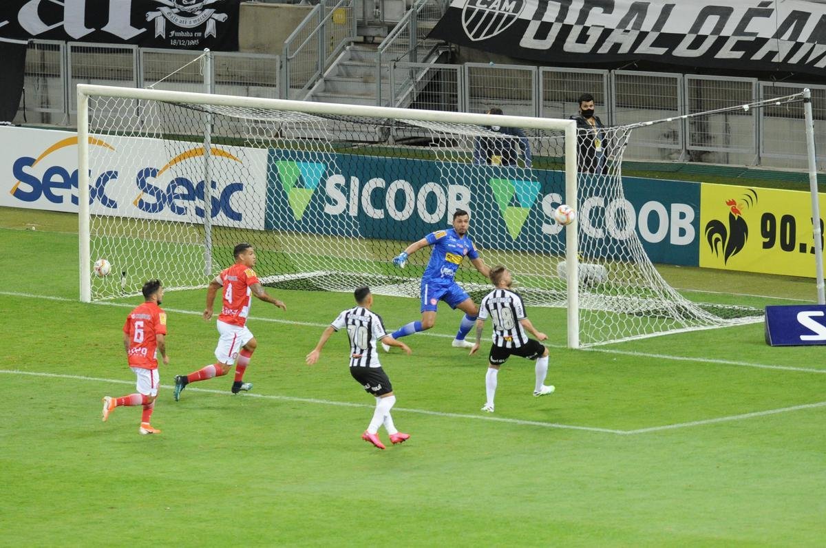 Fotos do primeiro jogo da deciso do Campeonato Mineiro, entre Atltico e Tombense, no Mineiro, em Belo Horizonte.
