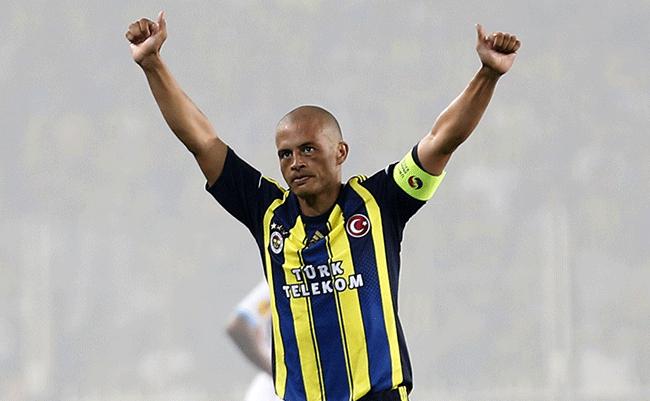 Alex participou de mais de 300 gols pelo Fenerbahe, tradicional time da Turquia