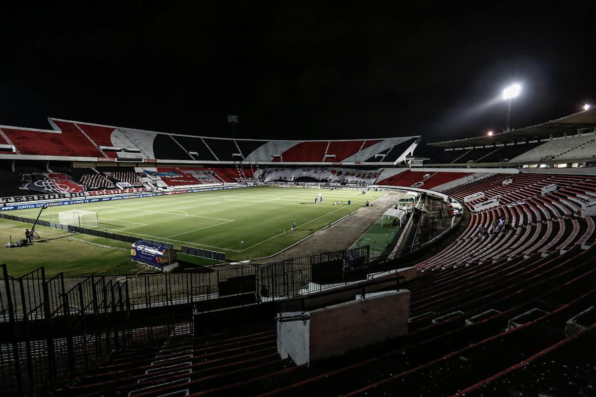 Sem torcida, devido ao protocolo de segurança contra a pandemia de Covid-19, o estádio do Arruda recebeu Santa Cruz e Salgueiro na decisão do 106º Campeonato Pernambucano, em 2020.