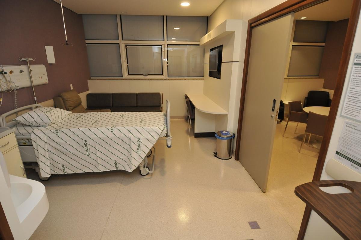 Neymar passar por cirurgia e ficar internado no Hospital Mater Dei, em Belo Horizonte. Craque do PSG e da Seleo Brasileira ser instalado no 13 andar e usufruir de sute com toda estrutura para a famlia. Na foto, o quarto do astro.