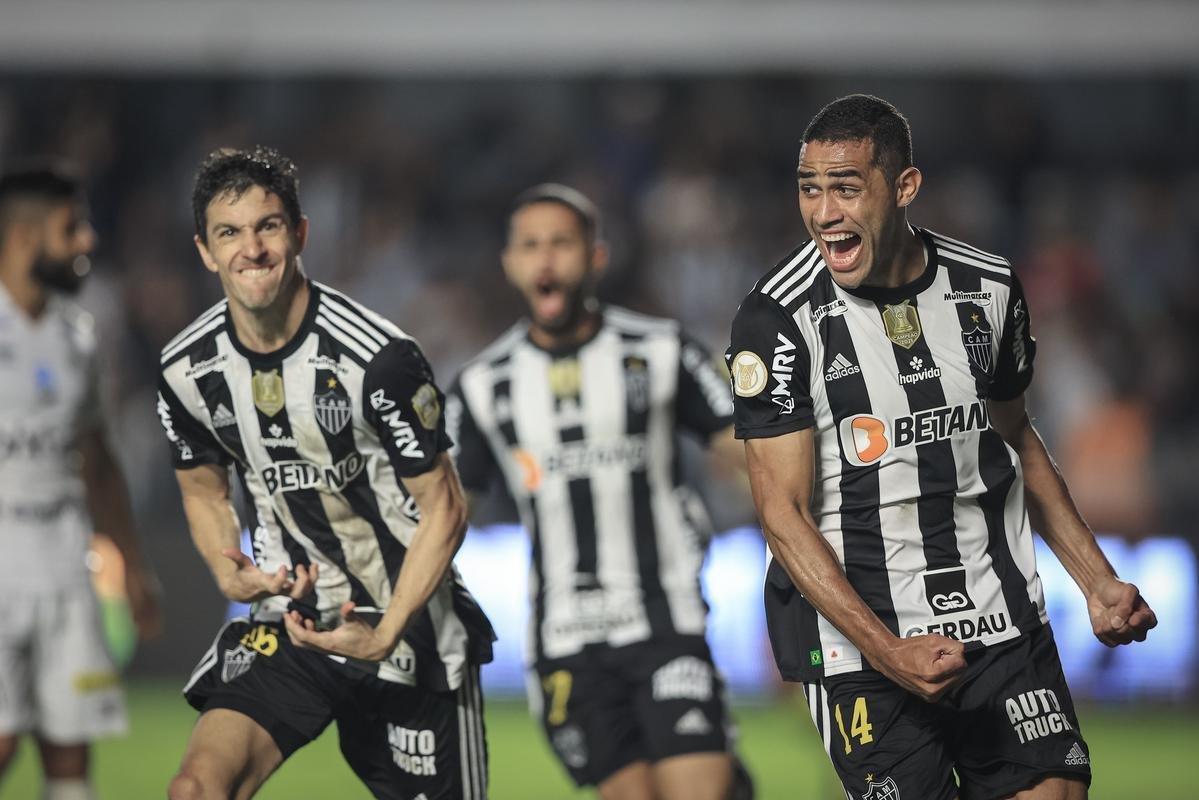 Fotos do jogo entre Santos e Atltico na Vila Belmiro, em Santos, pela 30 rodada do Campeonato Brasileiro