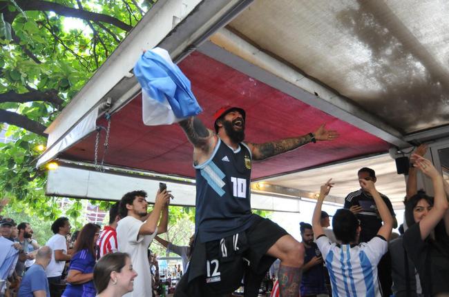 No restaurante Pizza Sur, em Belo Horizonte, comunidade argentina acompanhou a final da Copa do Mundo diante da Frana