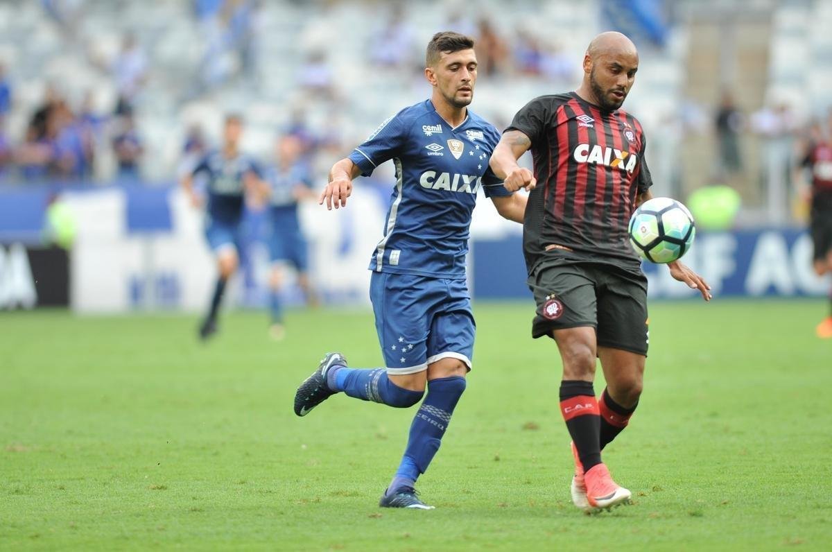 Fotos do jogo entre Cruzeiro e Atltico-PR, no Mineiro, pela 32 rodada do Brasileiro