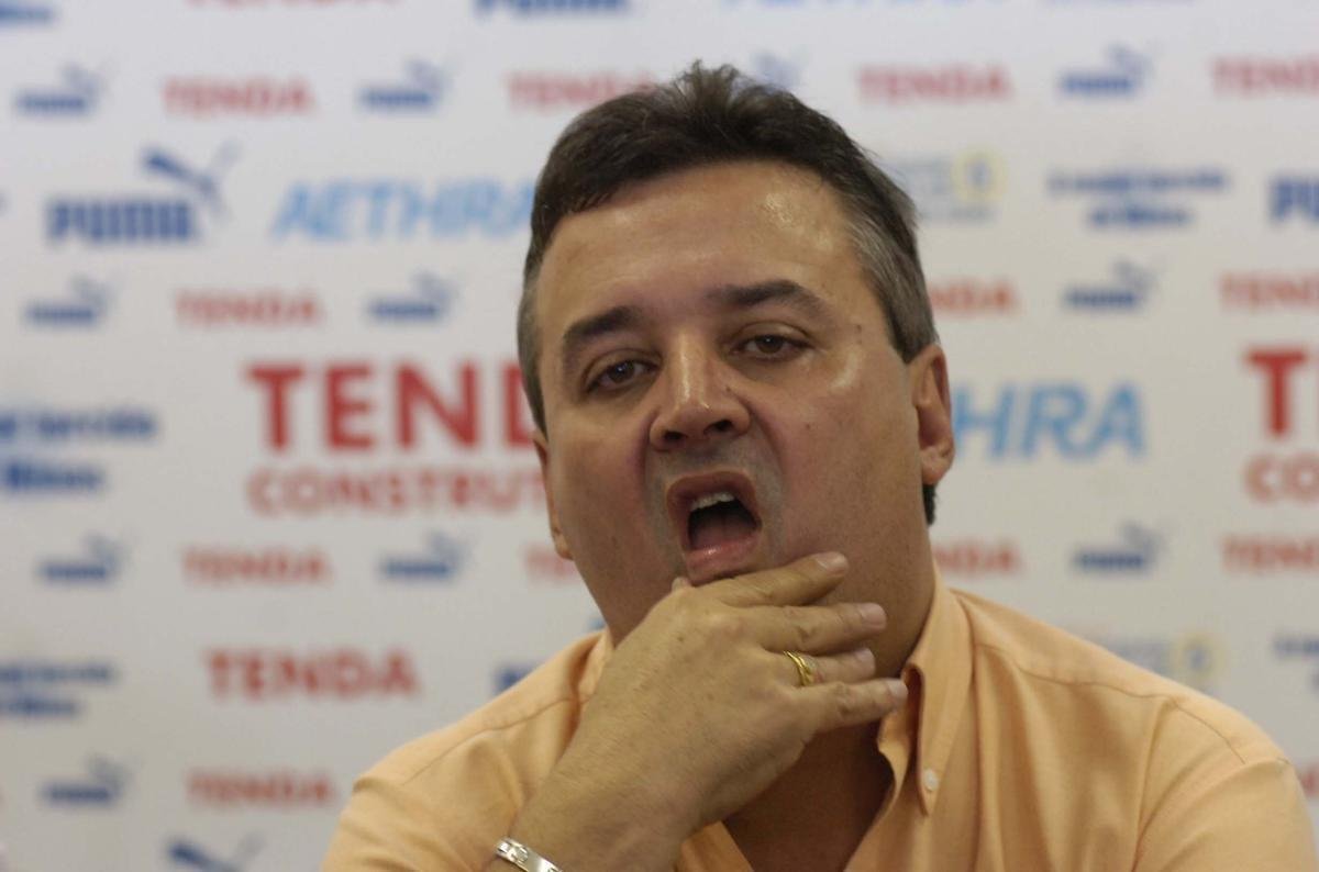 Alvimar de Oliveira Costa (2003-08) - irmo de Zez Perrella, foi presidente do Cruzeiro no perodo da conquista da Trplice Coroa, em 2003 - Campeonato Mineiro, Copa do Brasil e Campeonato Brasileiro.  o ex-presidente com maior fora poltica no clube.