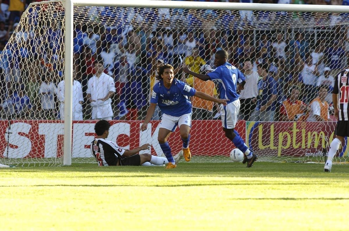MARCELO MORENO: marcou um gol em cada jogo da final do Mineiro de 2008 (vitrias por 5 a 0 e 1 a 0). O boliviano estava com 20 anos.