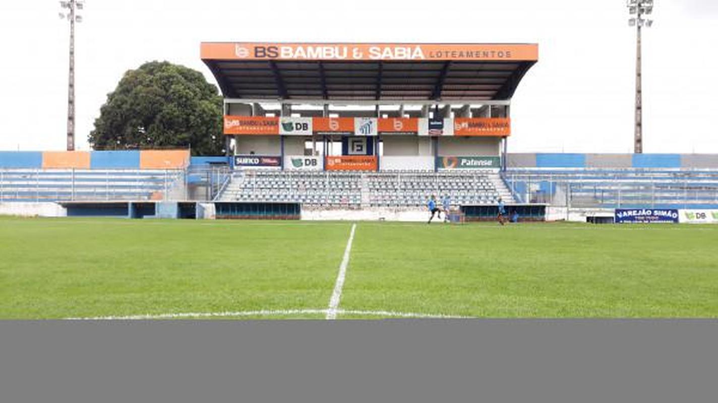 O estdio Zama Maciel, em Patos de Minas, pertence  URT. Atualmente, a capacidade de pblico  de 5.500 torcedores.