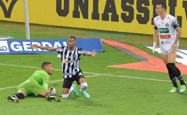 Atltico venceu o Athletic por 1 a 0 nesta tera-feira, no Mineiro, com pnalti mal marcado sobre Ademir