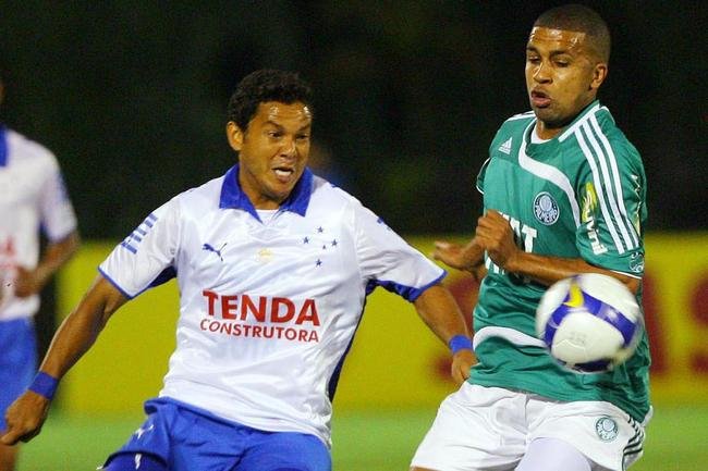 Leandro - Jogou no Palmeiras entre 2007 e 2008 e em 2012. Foi para o Atltico em 2010 e ficou at 2011.