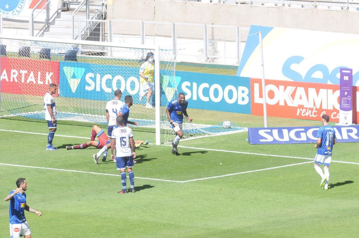 Na retomada do Campeonato Mineiro, Cruzeiro e URT se enfrentaram no Mineiro