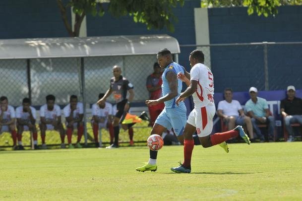 Com gols de Rafinha, David, Renato Kayzer e Murilo, Cruzeiro venceu Democrata-SL por 4 a 1 em jogo-treino nesta tera-feira, na Toca da Raposa 2 (fotos: Juarez Rodrigues/EM D.A Press)
