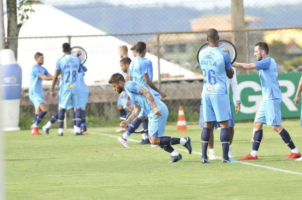 Mano Menezes montou Cruzeiro que deve encarar o Villa Nova no sbado e promoveu trs mudanas em relao ao ltimo jogo: Murilo entrou na vaga de Leo, Egdio no lugar de Marcelo Hermes e Robinho deu lugar a Ariel Cabral