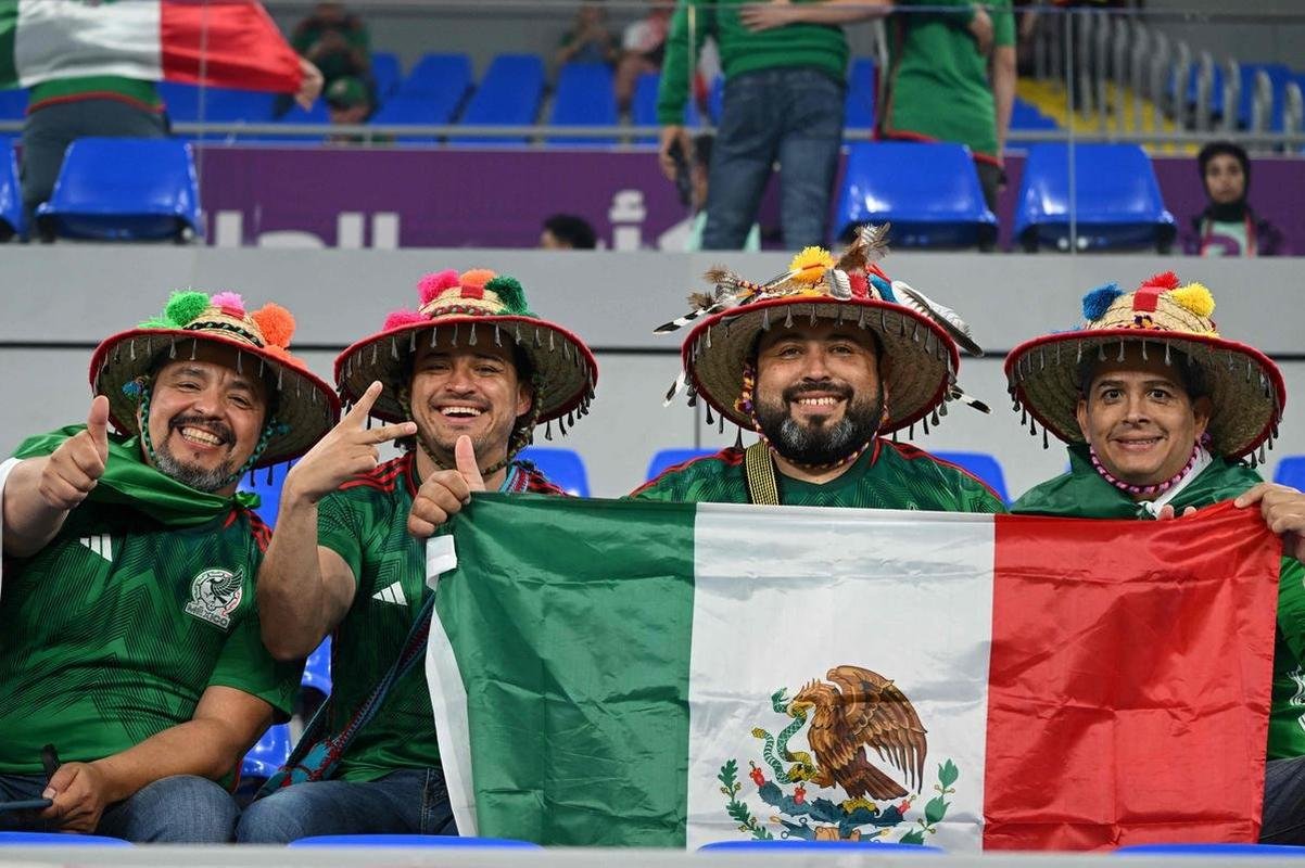 Imagens da torcida no jogo entre Mxico e Polnia pelo Grupo C da Copa do Mundo.