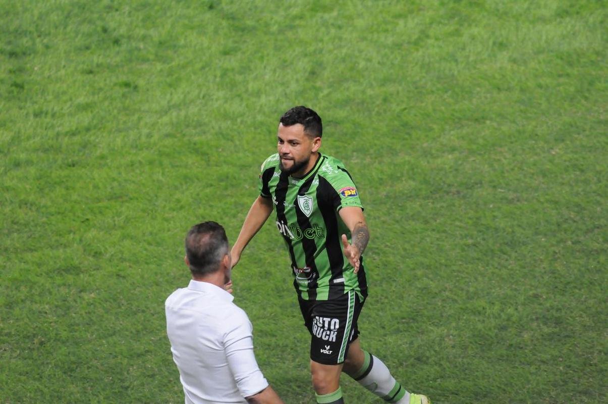 Amrica e Cuiab se enfrentaram, no Independncia, pela 9 rodada do Campeonato Brasileiro