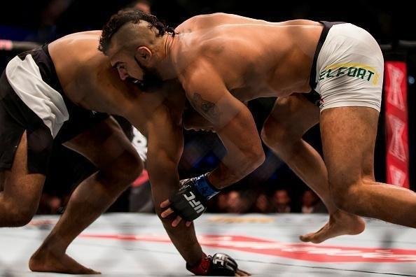 Imagens da vitória arrasadora de Jacaré sobre Belfort