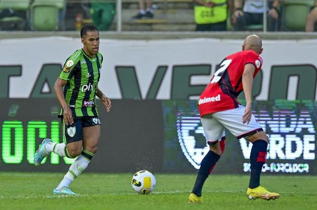 As fotos do duelo decisivo entre Amrica e Atltico, neste domingo (13/11), no Independncia, em Belo Horizonte. Partida foi vlida pela 38 rodada da Srie A do Campeonato Brasileiro.