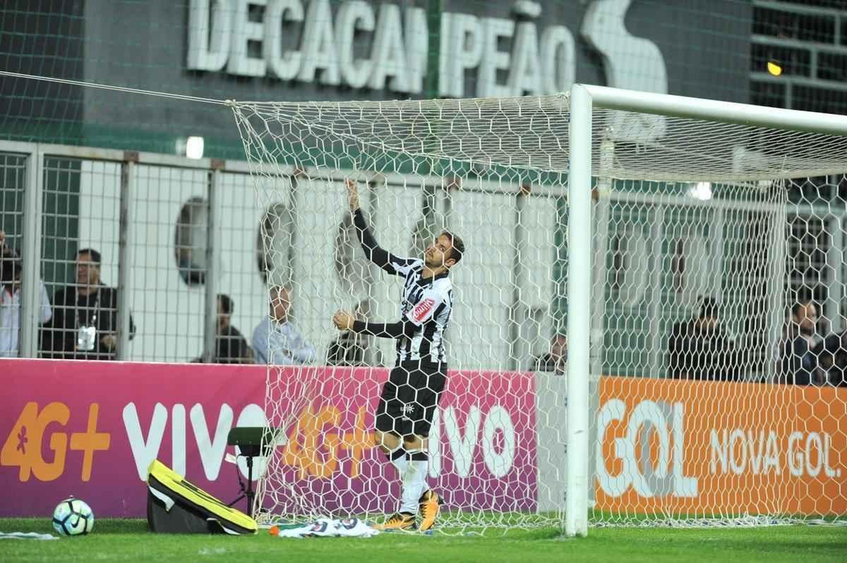 Atltico e Bahia se enfrentaram, no Independncia, pela 15 rodada do Campeonato Brasileiro