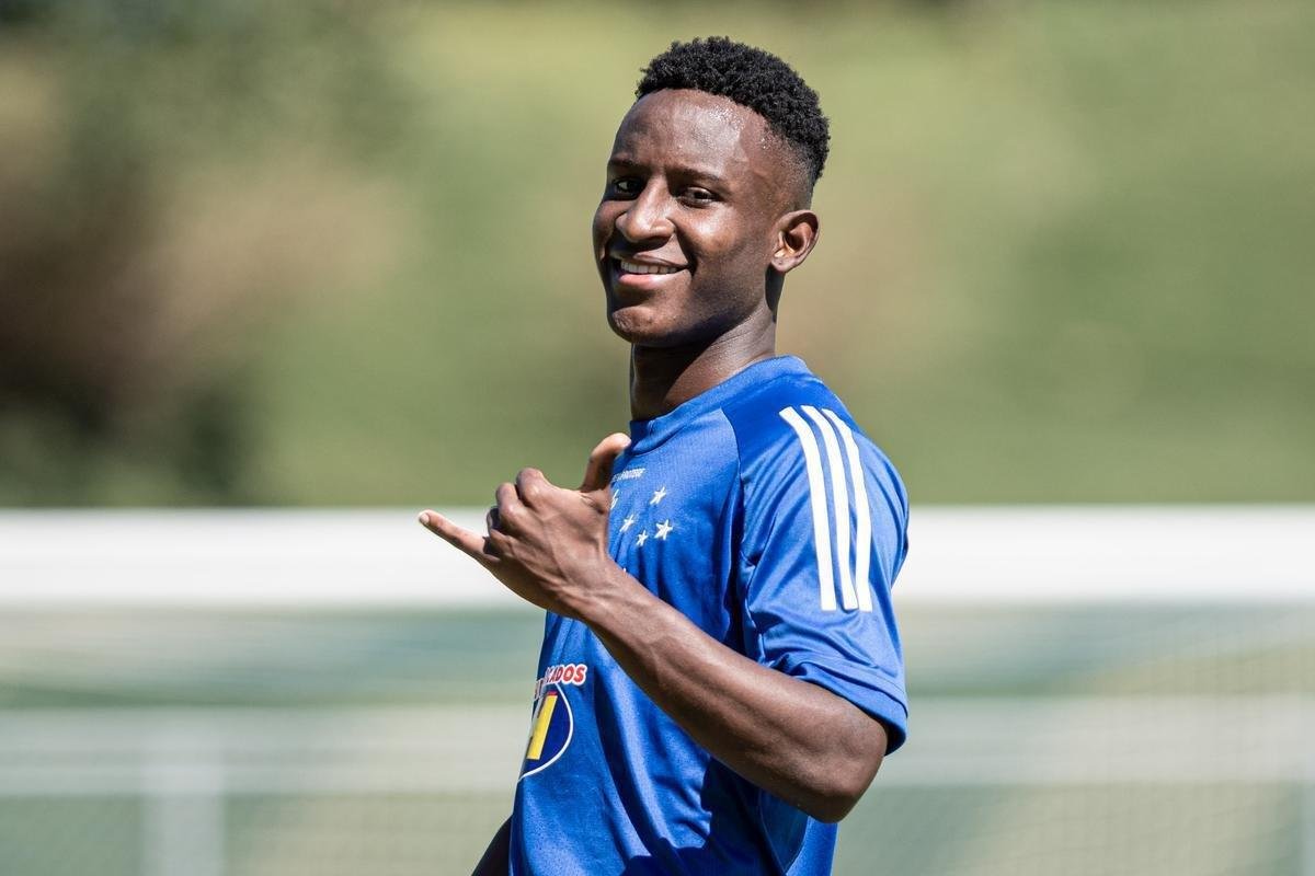 2020 - Angulo (atacante): contratado pelo Cruzeiro em maro. Deixou o clube pela primeira vez em julho. Retornou  Toca II em agosto, mas se despediu novamente em outubro.