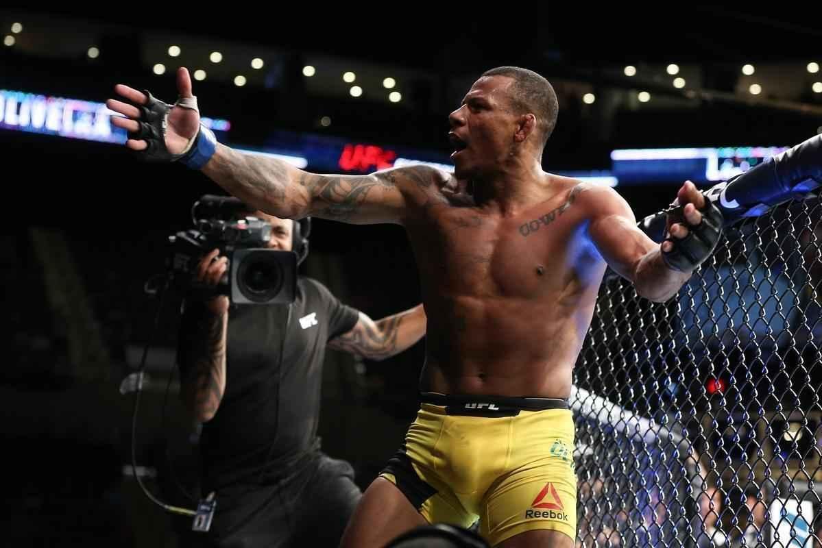 Alex Cowboy venceu Ryan LaFlare por nocaute, no segundo round