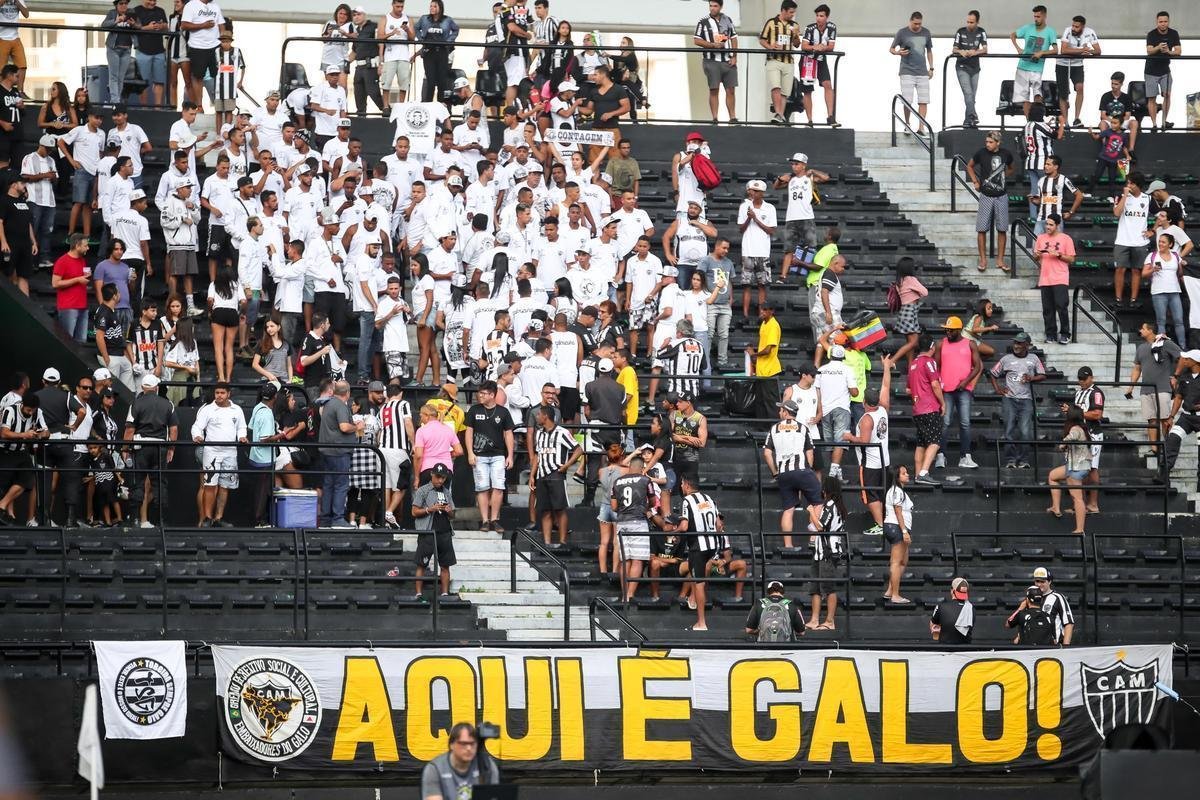 Fluminense e Atltico entraram em campo no Engenho para o duelo vlido pelo Brasileiro