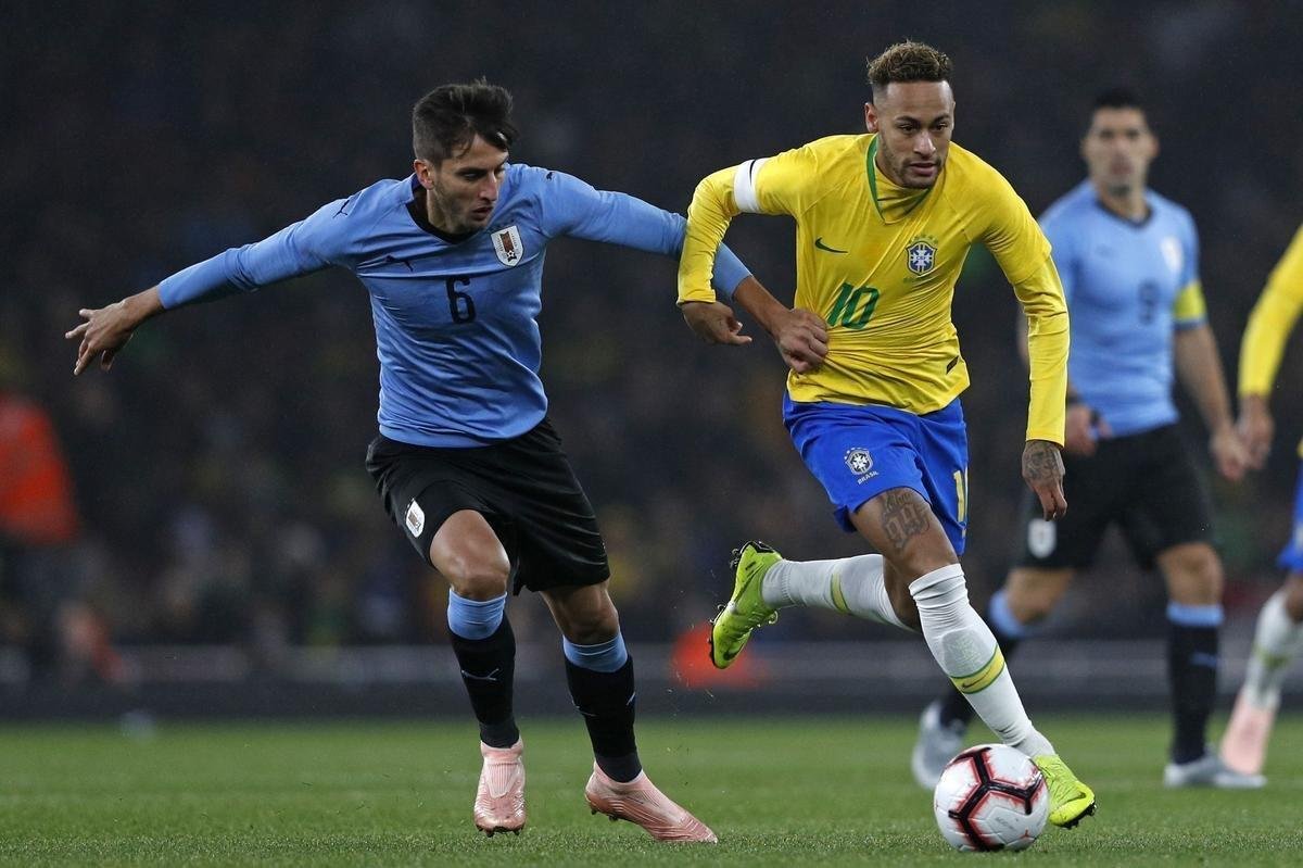 Brasil vence o Uruguai no penltimo teste da temporada. Neymar, de pnalti, garante triunfo em Londres